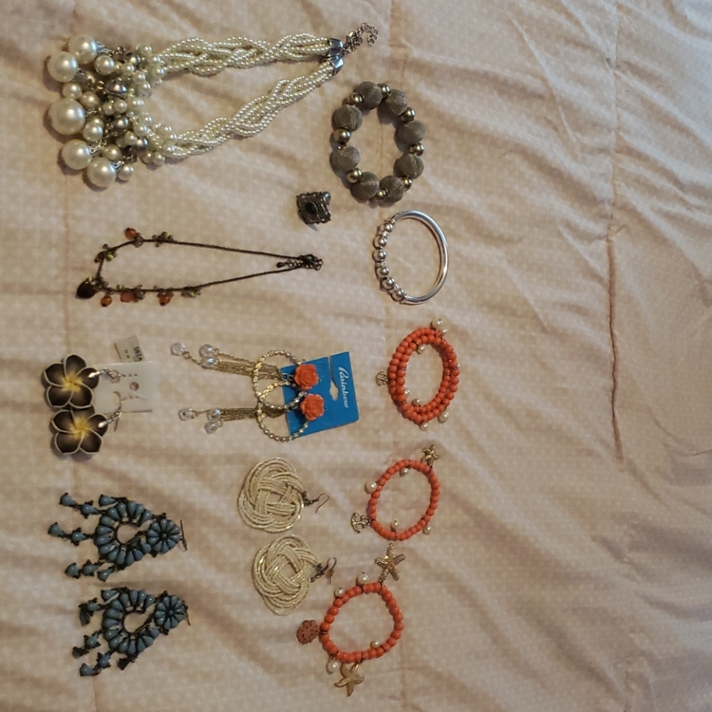 ⚡Lot of jewelry necklace bracelets earrings & ring